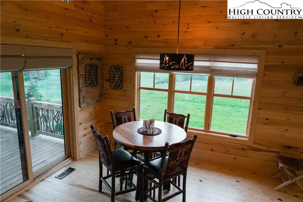 Image number 10 for the current listing