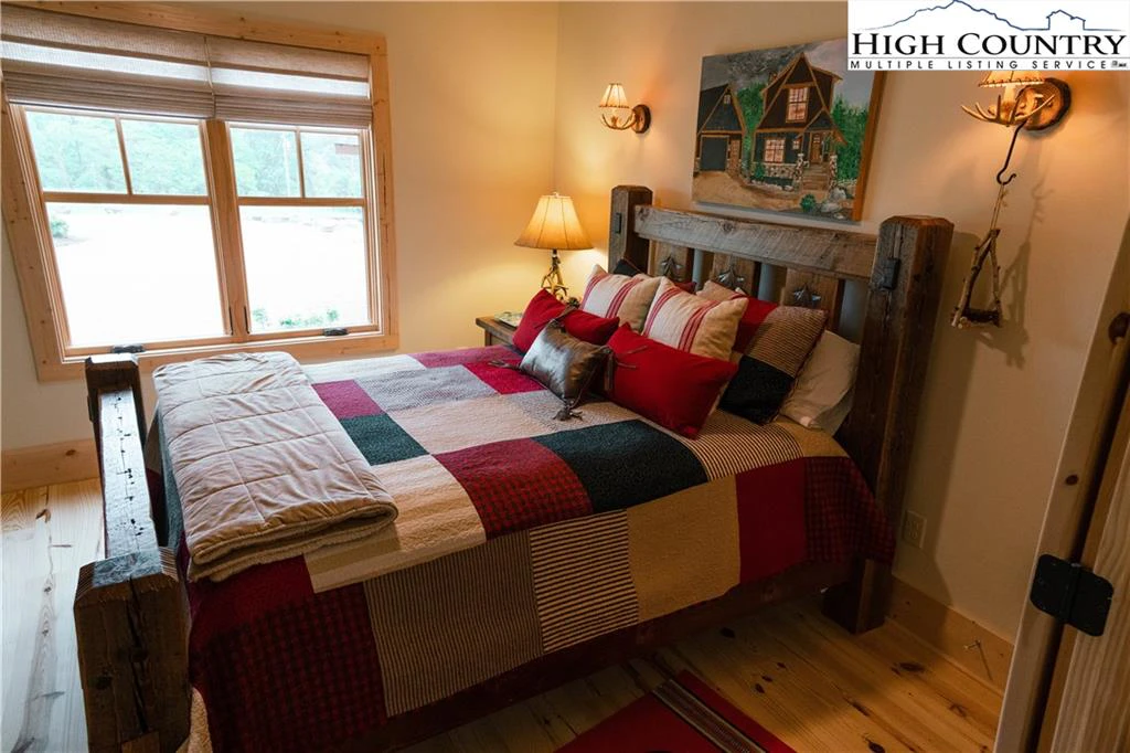 Image number 11 for the current listing