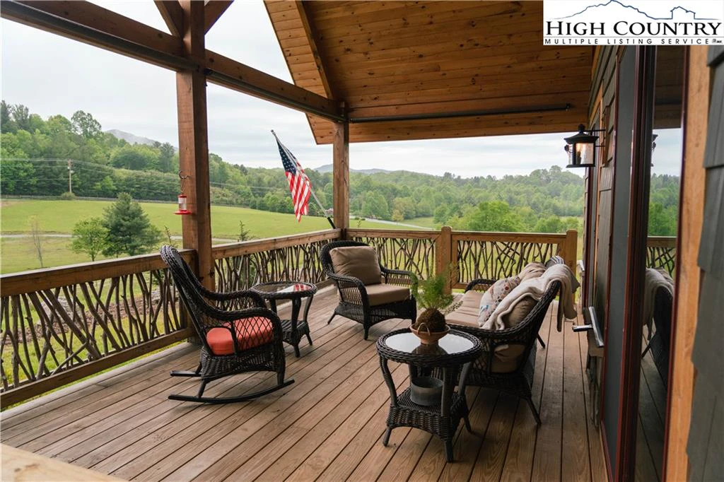Image number 17 for the current listing