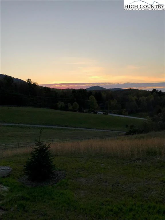 Image number 20 for the current listing