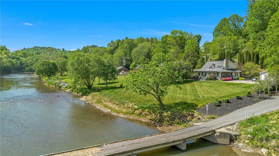 Image number 1 for the current listing