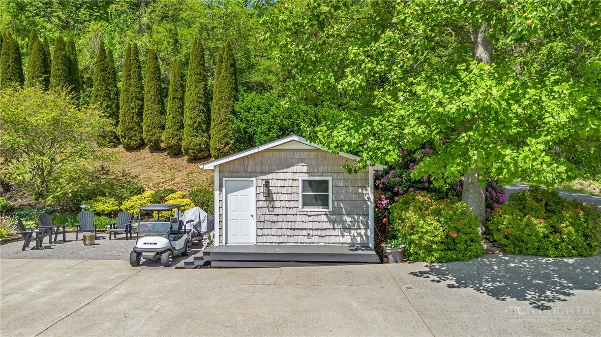 Image number 12 for the current listing