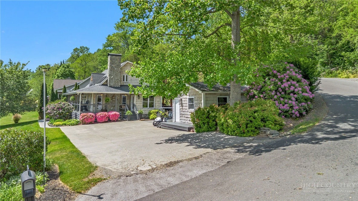 Image number 10 for the current listing