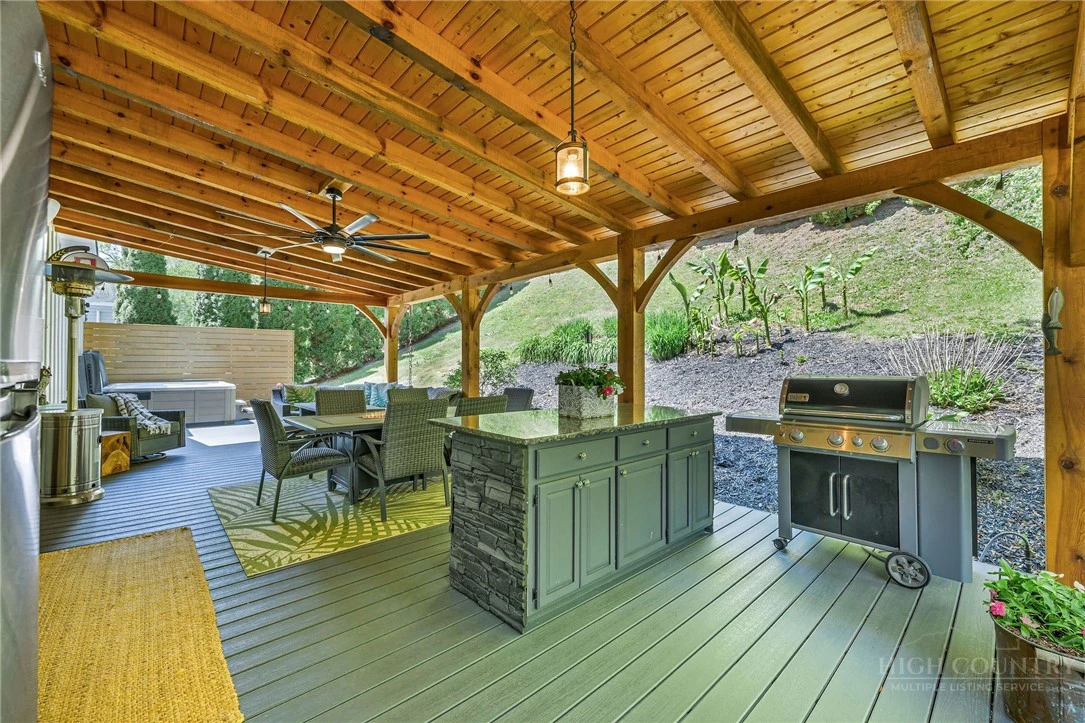 Image number 13 for the current listing