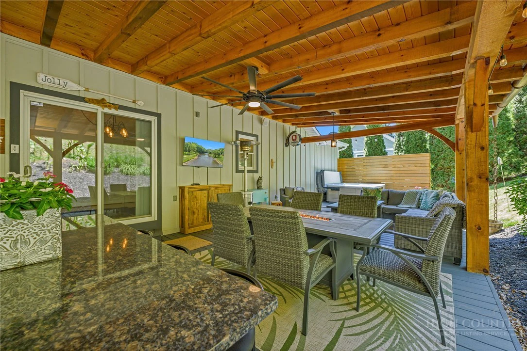 Image number 16 for the current listing