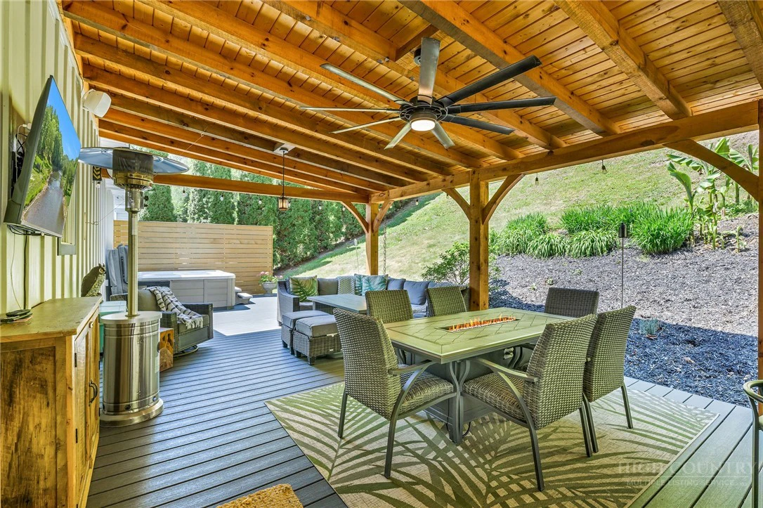 Image number 15 for the current listing