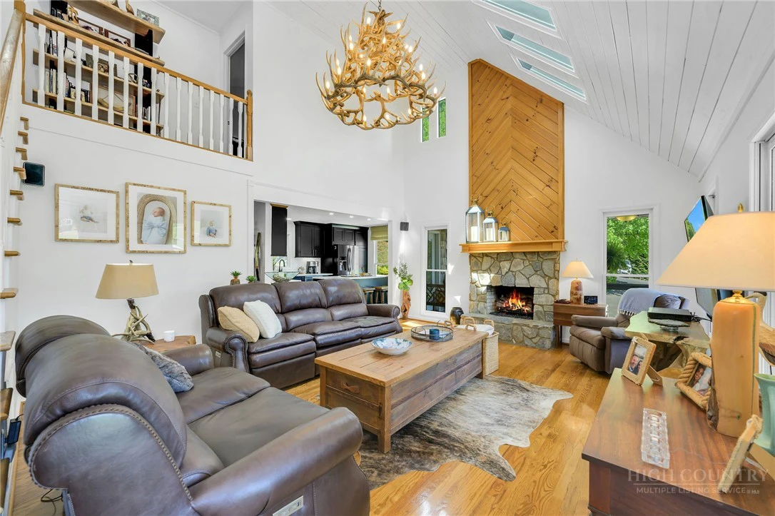 Image number 21 for the current listing