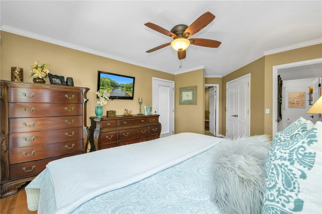 Image number 37 for the current listing