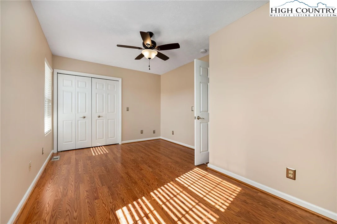 Image number 6 for the current listing