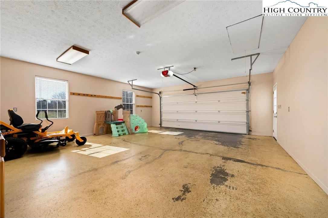 Image number 11 for the current listing