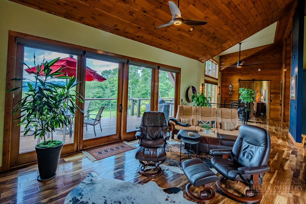 Image number 11 for the current listing