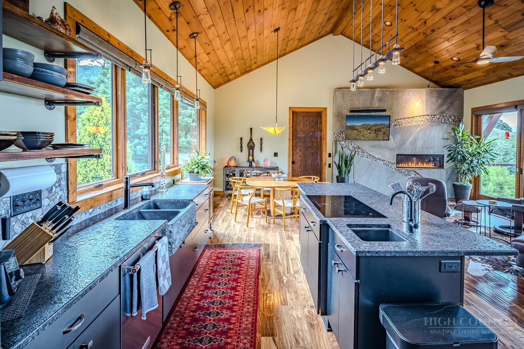 Image number 8 for the current listing
