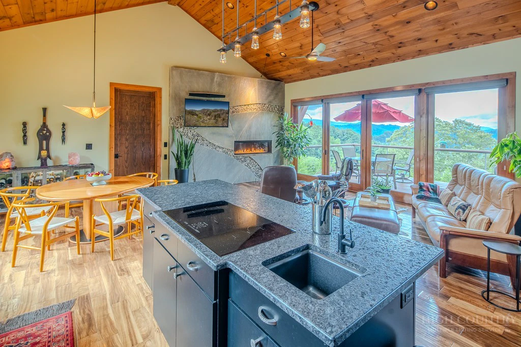 Image number 9 for the current listing