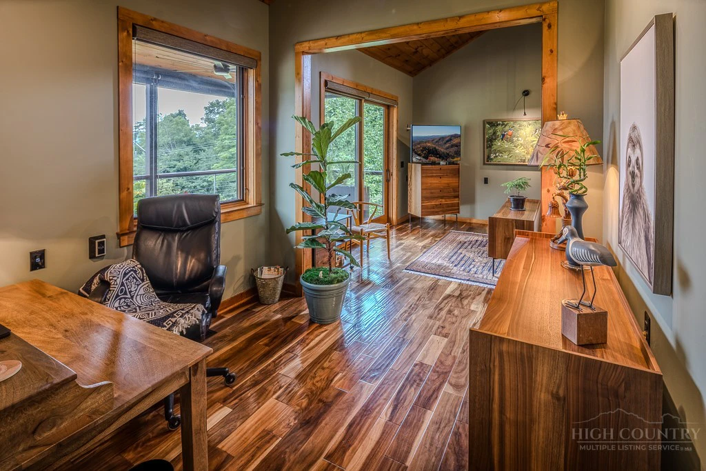 Image number 16 for the current listing