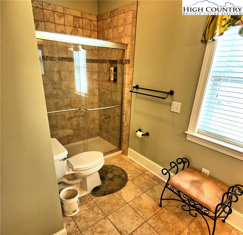 Image number 6 for the current listing