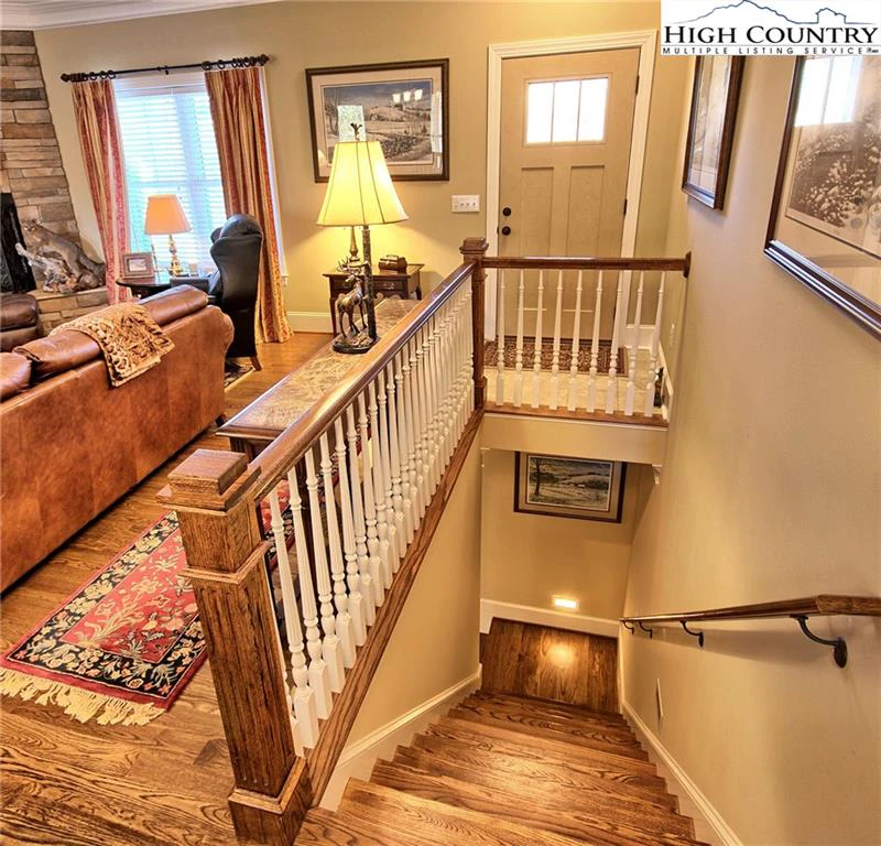 Image number 7 for the current listing
