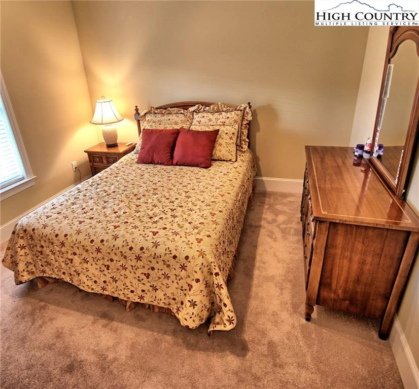 Image number 2 for the current listing