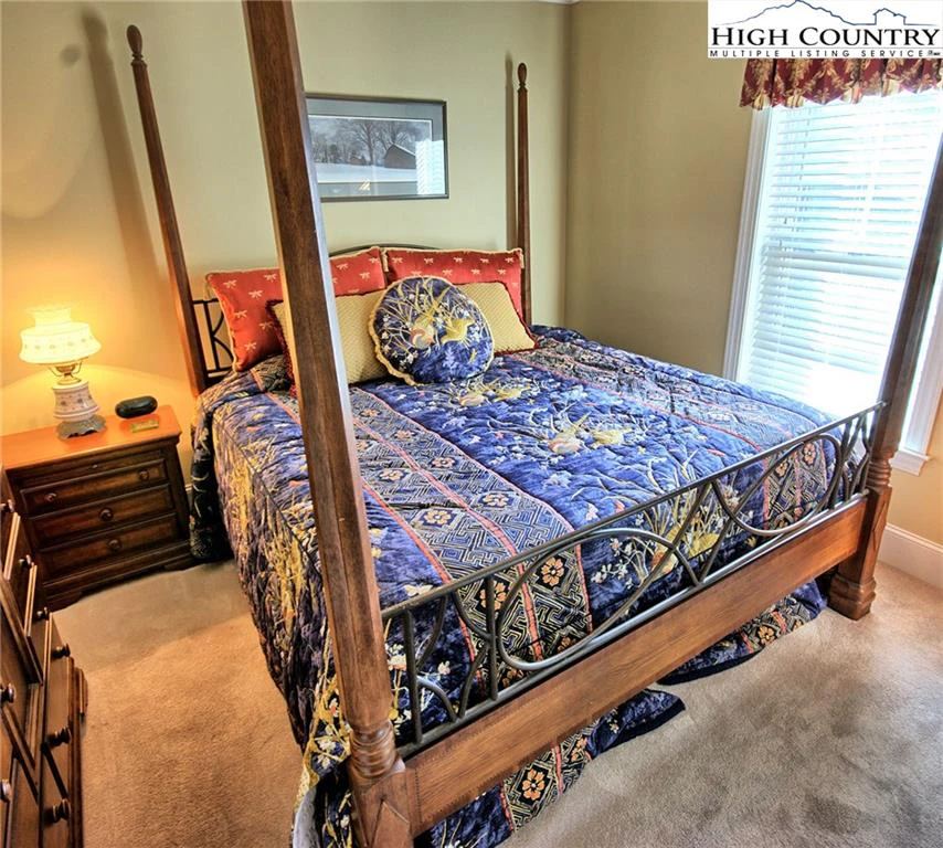 Image number 12 for the current listing