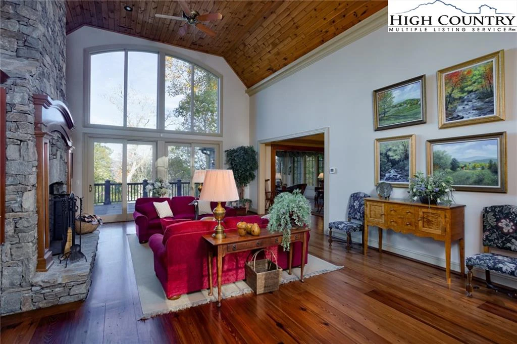Image number 22 for the current listing