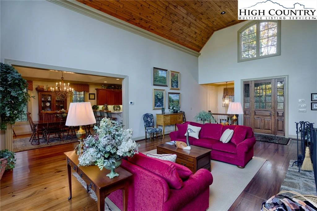 Image number 21 for the current listing