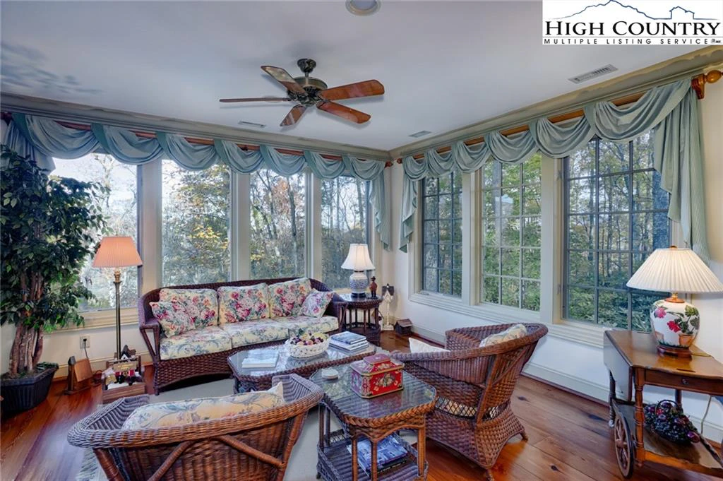 Image number 10 for the current listing
