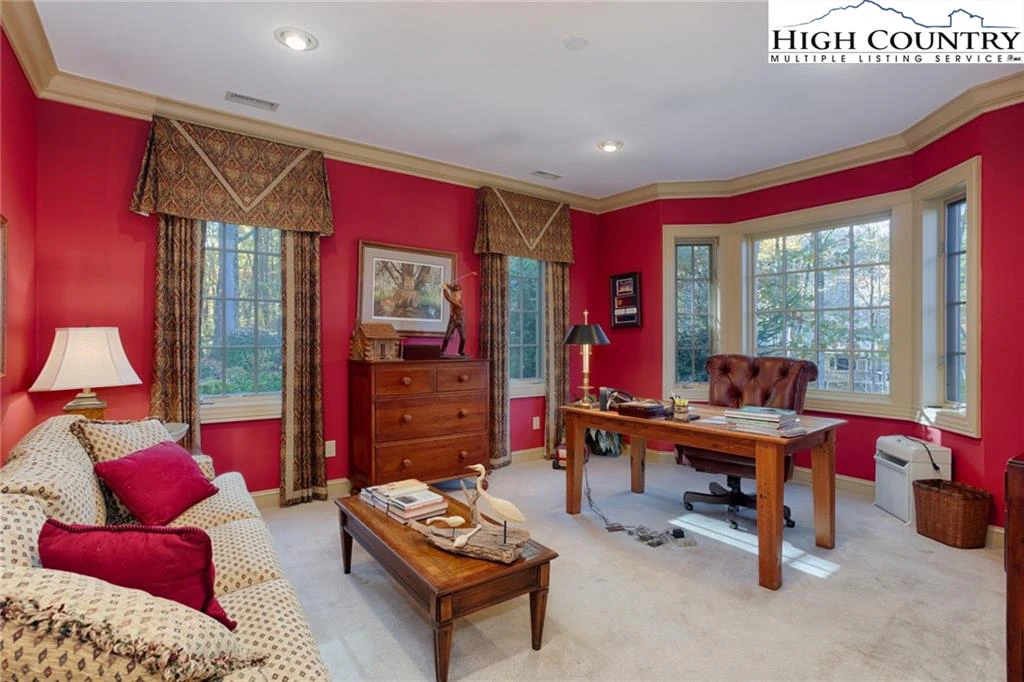 Image number 18 for the current listing