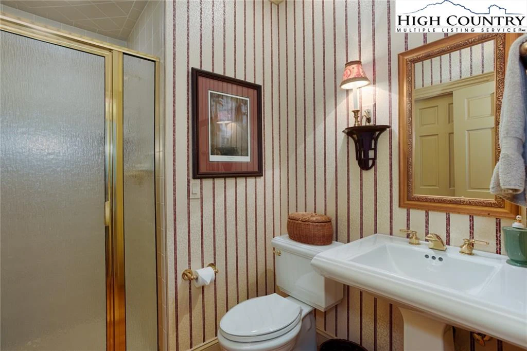 Image number 3 for the current listing
