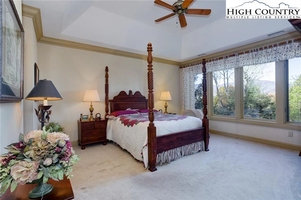 Image number 4 for the current listing