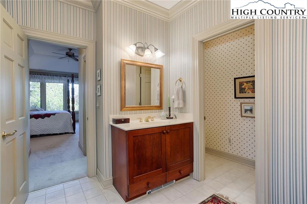 Image number 6 for the current listing