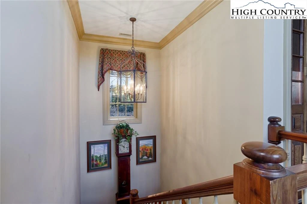 Image number 7 for the current listing