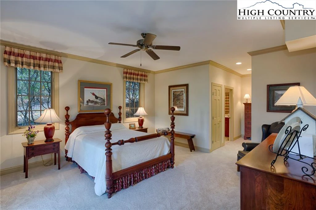 Image number 9 for the current listing