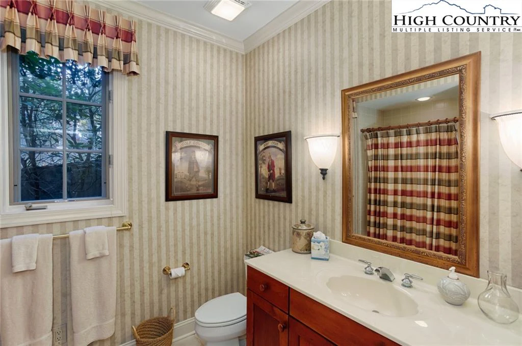 Image number 2 for the current listing
