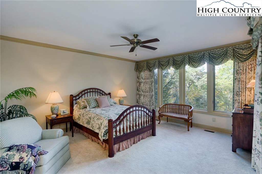 Image number 13 for the current listing