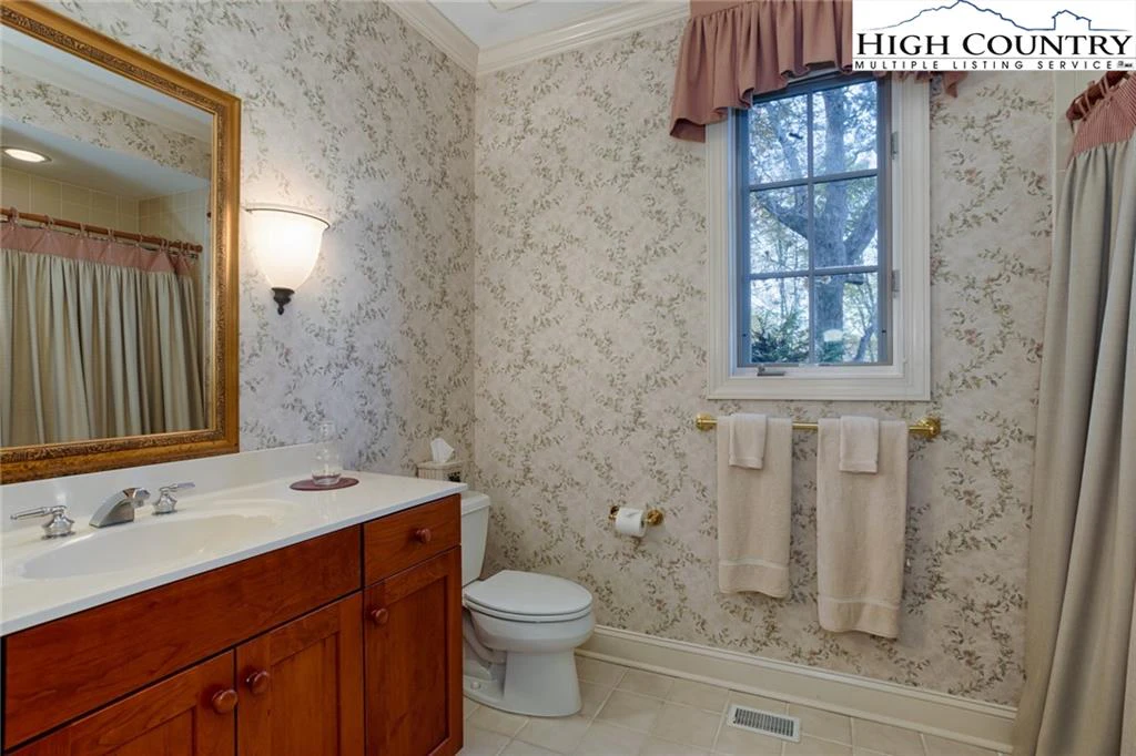 Image number 14 for the current listing