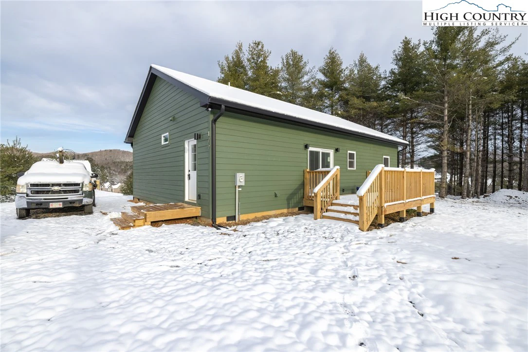Image number 11 for the current listing