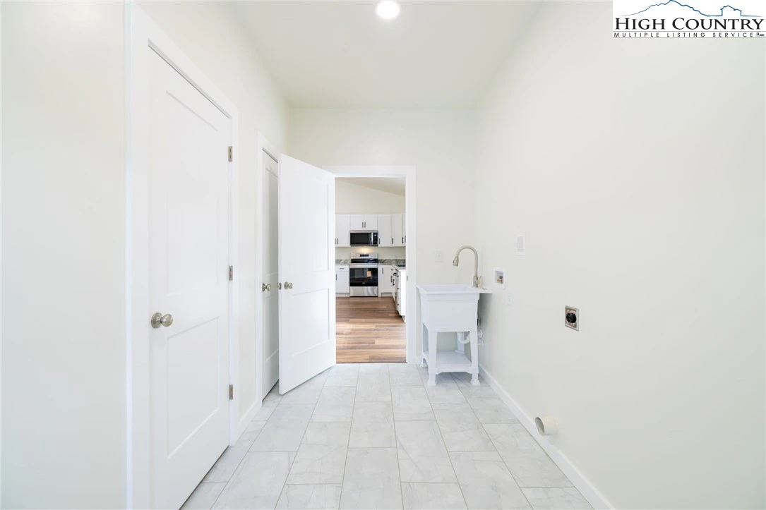 Image number 5 for the current listing