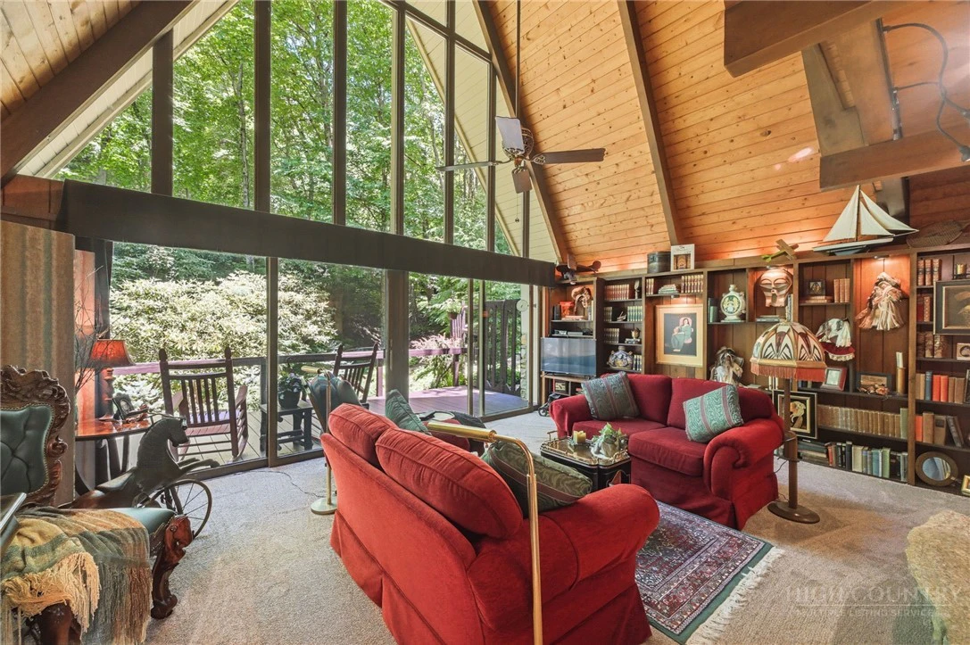 Image number 4 for the current listing