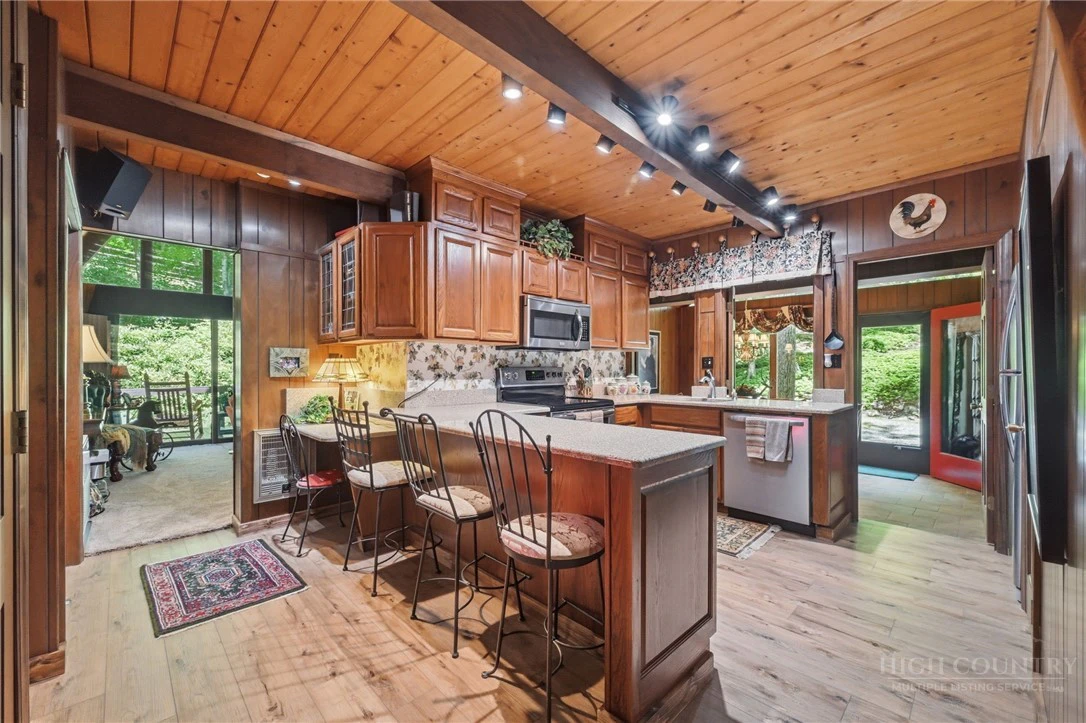 Image number 6 for the current listing