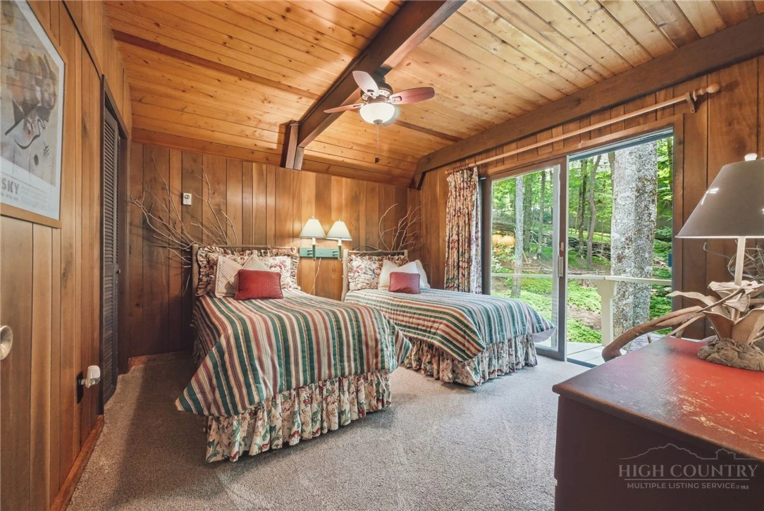 Image number 14 for the current listing