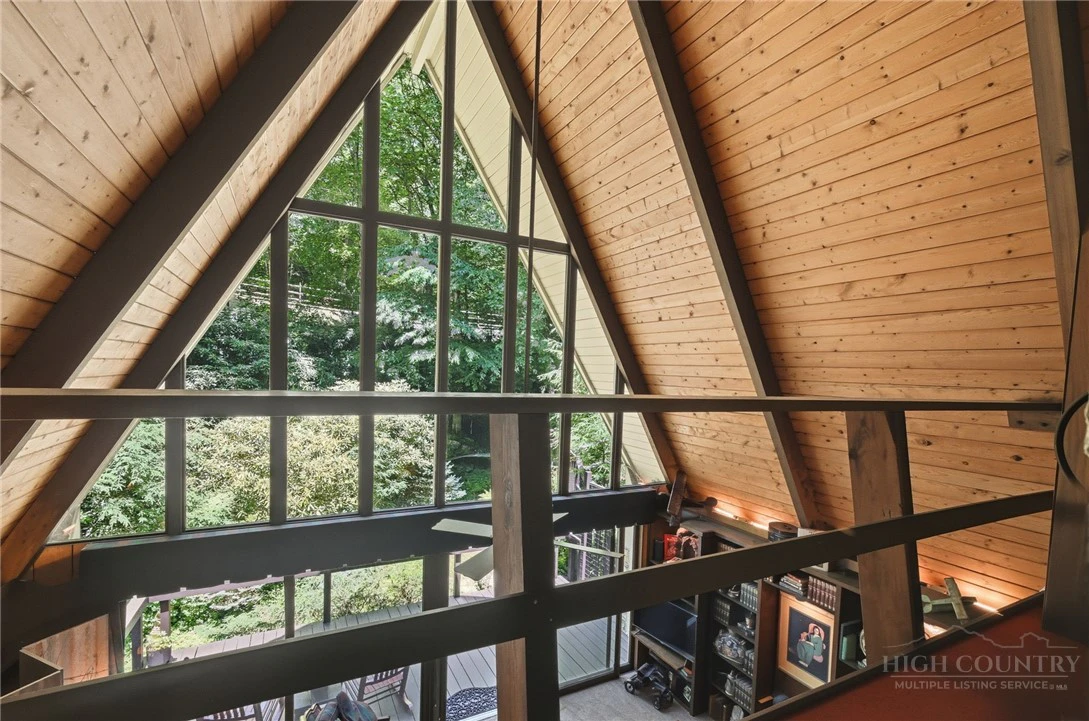 Image number 18 for the current listing