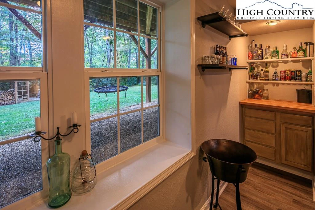 Image number 6 for the current listing