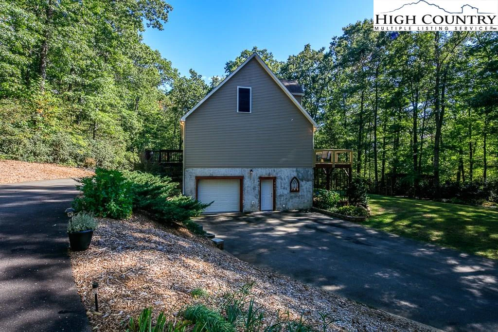 Image number 16 for the current listing