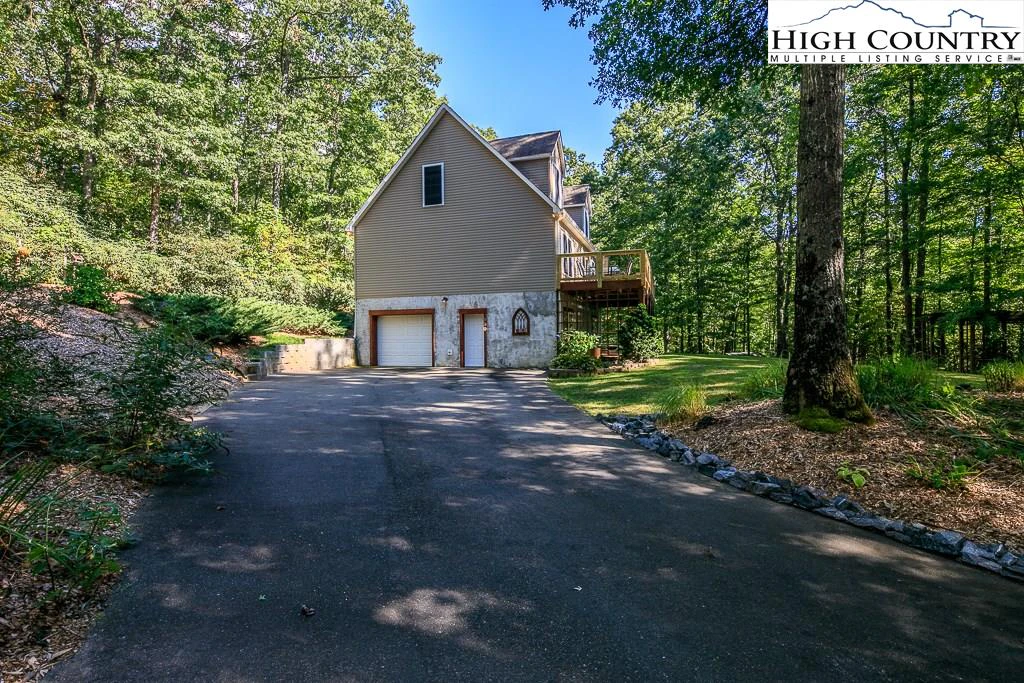 Image number 17 for the current listing