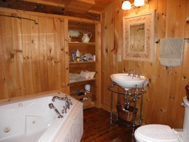 Image number 2 for the current listing