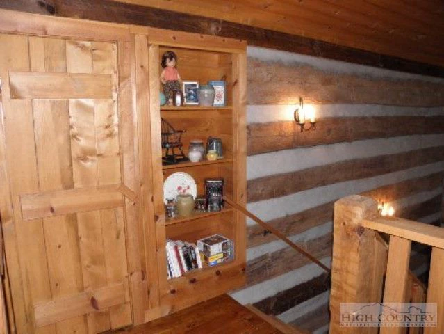 Image number 12 for the current listing