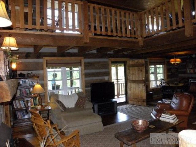 Image number 9 for the current listing