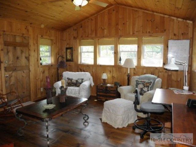 Image number 3 for the current listing