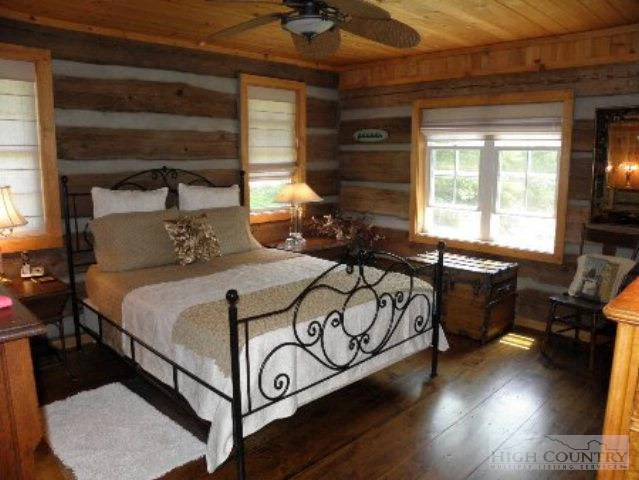 Image number 18 for the current listing