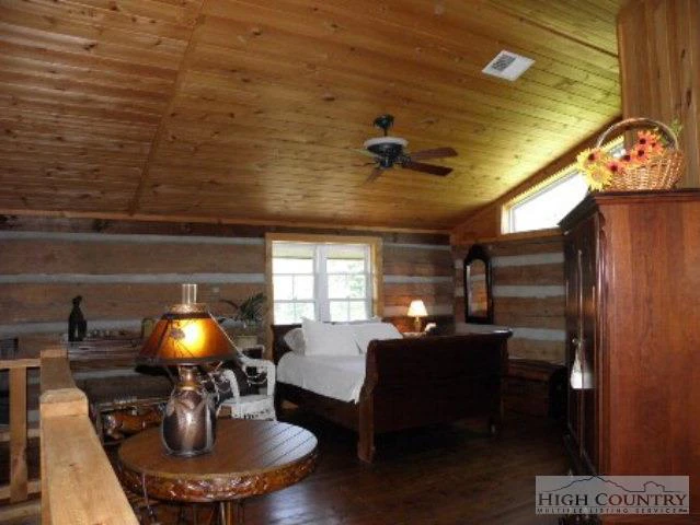 Image number 16 for the current listing