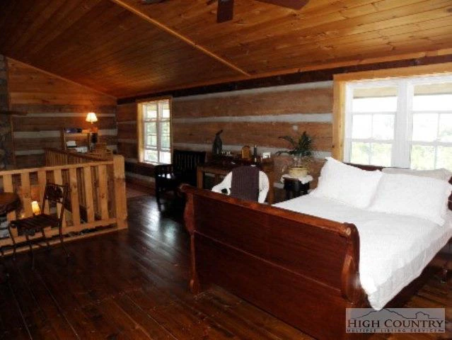 Image number 15 for the current listing